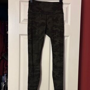 lululemon green Camouflage cropped length  Leggings size 6